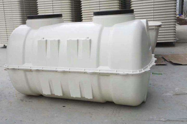 在對(duì)玻璃鋼模壓化糞池進(jìn)行掩埋時(shí)要注意些什么 在對(duì)玻璃鋼模壓化糞池進(jìn)行掩埋時(shí)要注意些什么